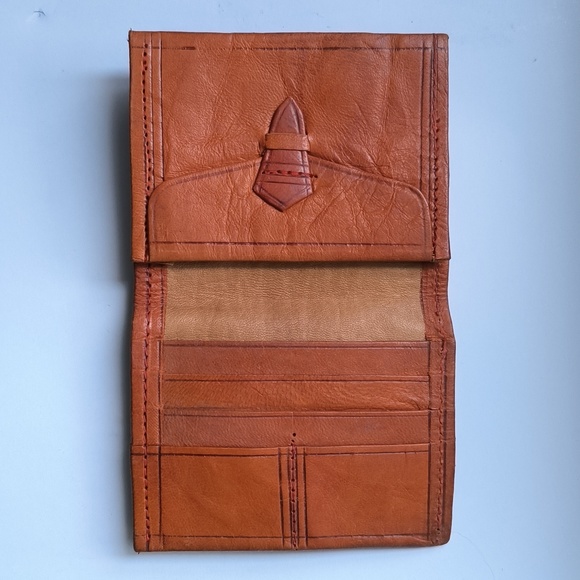 Embossed Tan Leather Credit Card Holder Bifold Wallet - Picture 5 of 12
